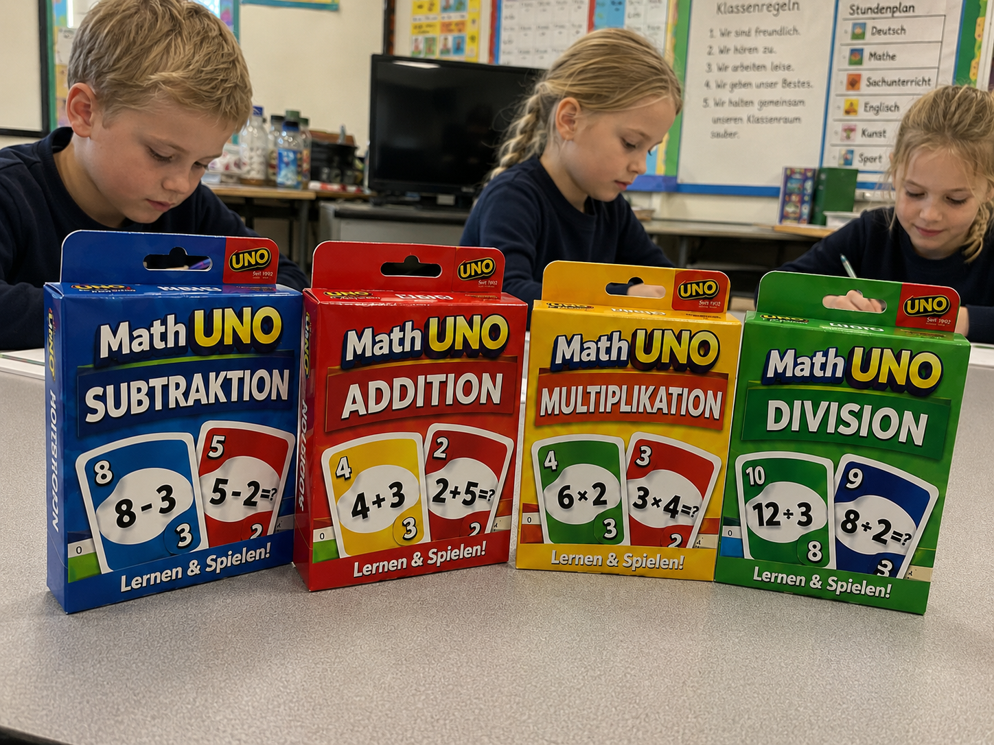 Vier Math UNO Decks: Subtraktion, Addition, Multiplikation und Division